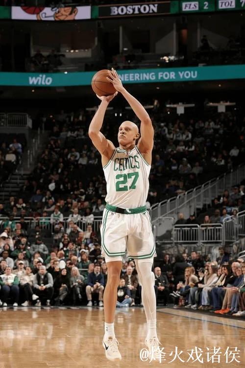 沃尔什首发仅出战17分钟，投篮3中2得到8分6篮板2抢断