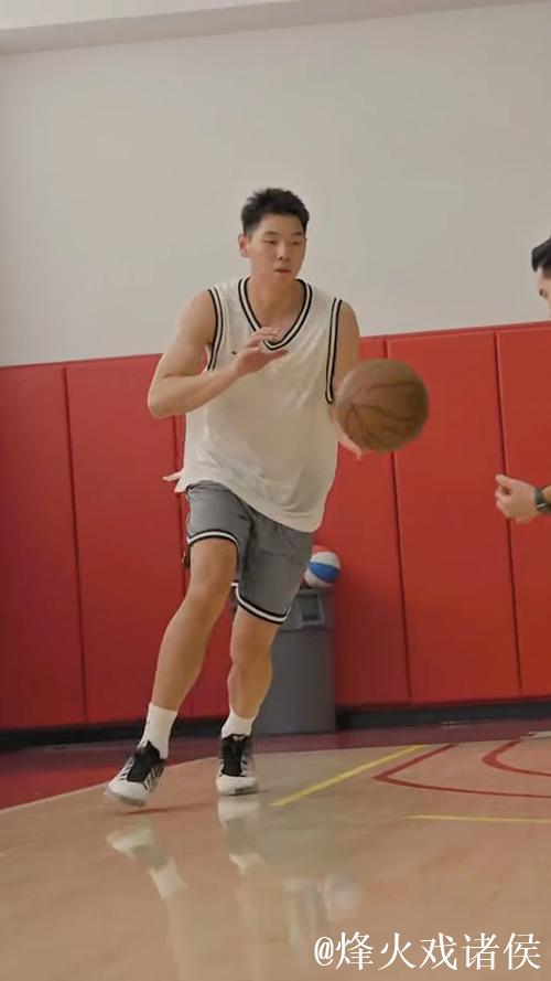 崔永熙“主动挑战”，中国篮球的希望之星